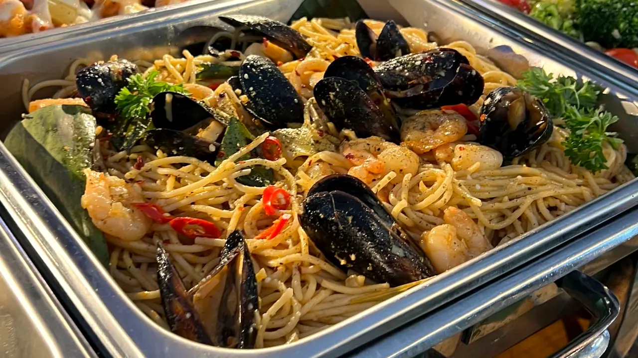Seafood aglio olio at a real event: mussels, prawns, chilli and parsley